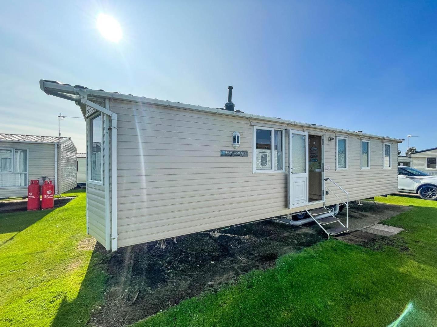 Hotel Lovely Caravan With Wifi At Broadland Sands In Suffolk Ref 20035Bs Hopton on Sea Exterior foto